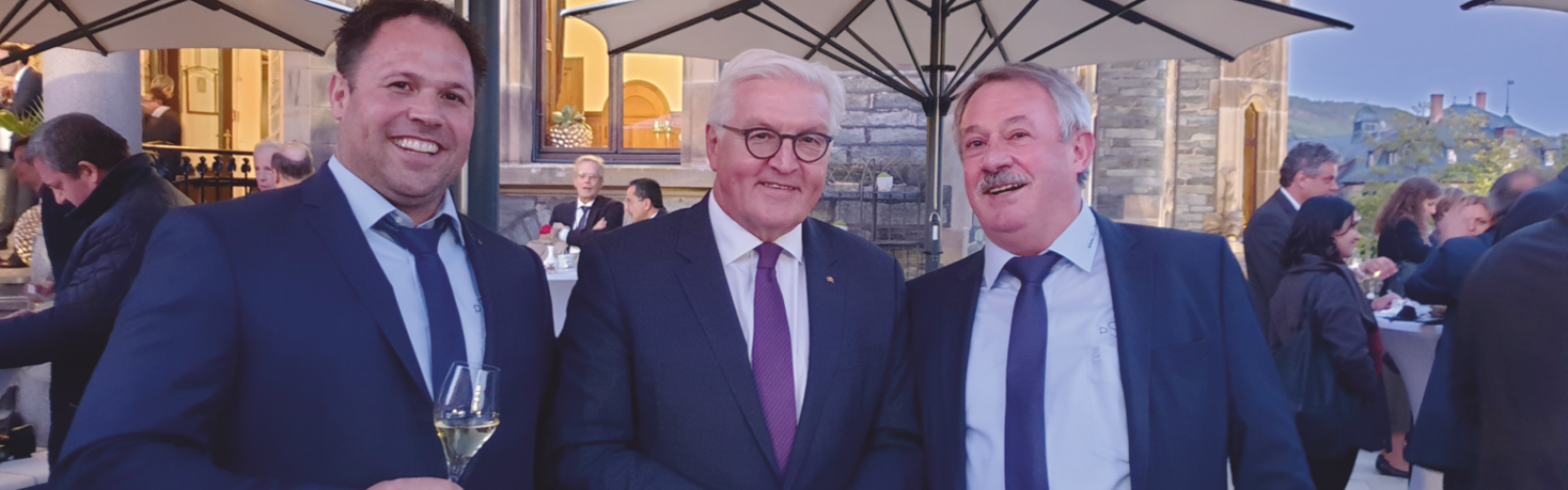 Bundespräsident Steinmeier beim Staatsempfang auf Schloss Lieser mit unserem Riesling Sekt Brut